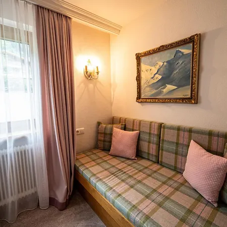 Hartenfels Bed & Breakfast