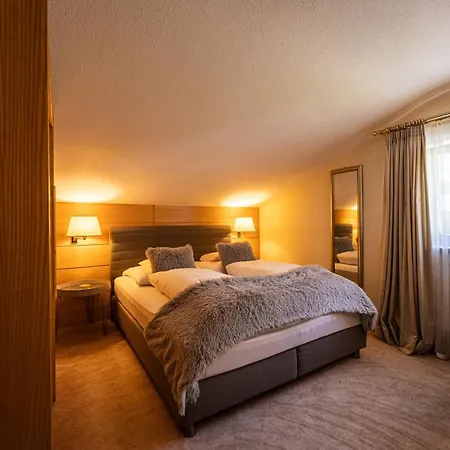 Bed & Breakfast Hartenfels 4*