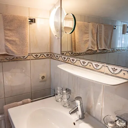 Bed & Breakfast Hartenfels 4*