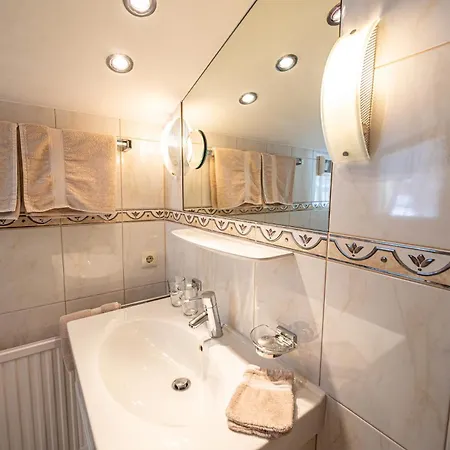 Bed & Breakfast Hartenfels 4*